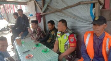 Dekatkan Diri dengan Masyarakat, Babinsa Posramil Dabun Gelang Gelar Komsos di Desa Uning Gelung