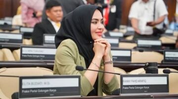 Menangis di Atas Setir Di Balik Jaket Ojol Ada Perut yang Lapar dan Keadilan yang Sedang Sekarat