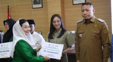 Senyum Siti Hanifah hingga Harapan Mahasiswa, Bantuan Baznas Brebes Menjangkau Warga