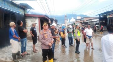 Respons Cepat Pascabanjir, Kapolres Agara Pimpin Pengerahan Personel Polres dan Brimob Bantu Warga Desa Kuning I
