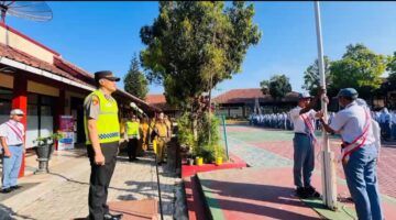 Hadir di Upacara Bendera, Kapolsek Paguyangan Beri Pesan Berharga untuk Siswa SMAN 1 Paguyangan    