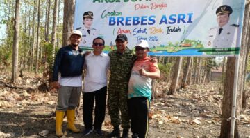 Camat Banjarharjo Nanang Raharjo Tekankan Semangat Gotong Royong dalam Aksi Jumat Bersih Brebes Asri   